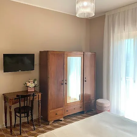 Josette Oda ve Kahvaltı
