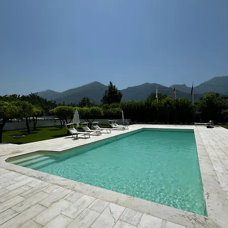Josette 4*